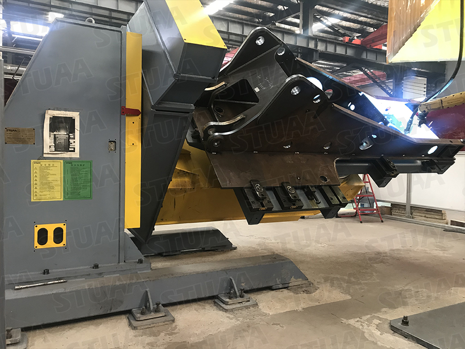 Robot Welding System for Excavator Body Platform