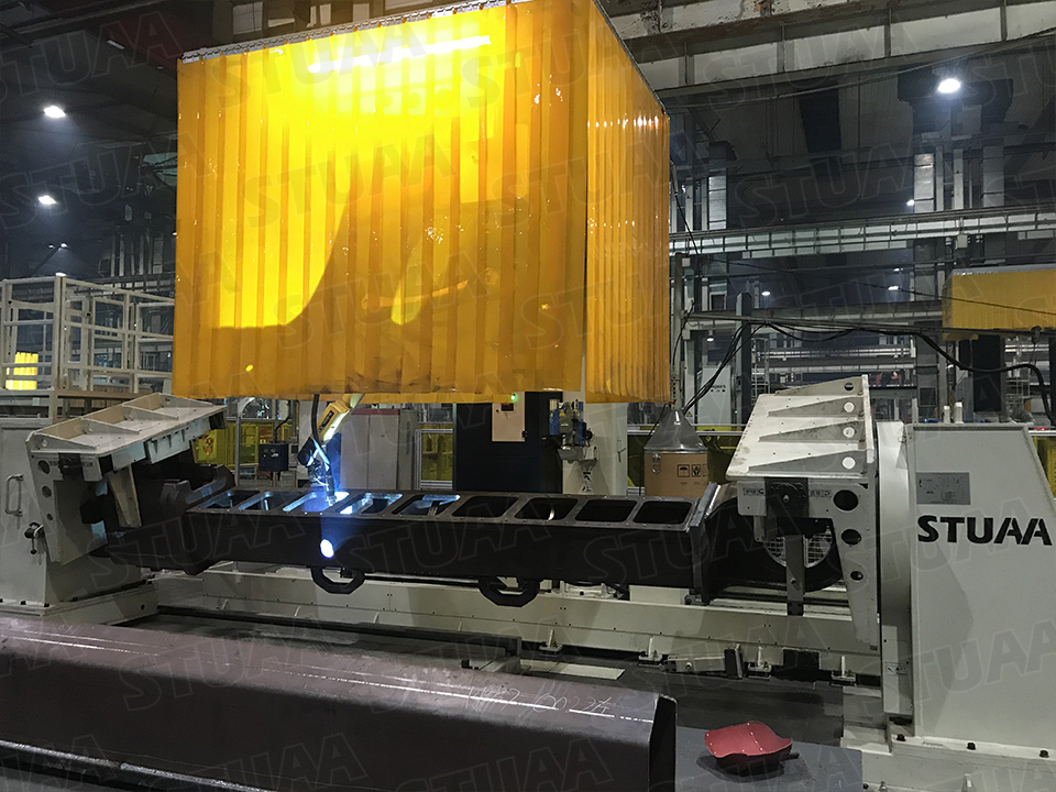 Robot Welding System for Excavator Track Beam