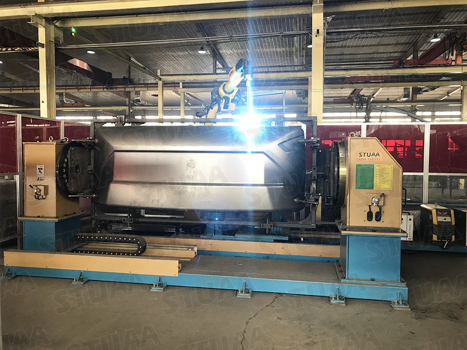 Robotic Welding System for Counterweight of Excavator