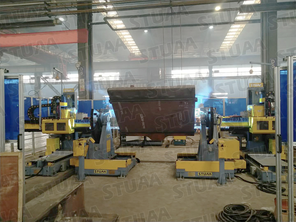 Middle groove hollowing welding machine